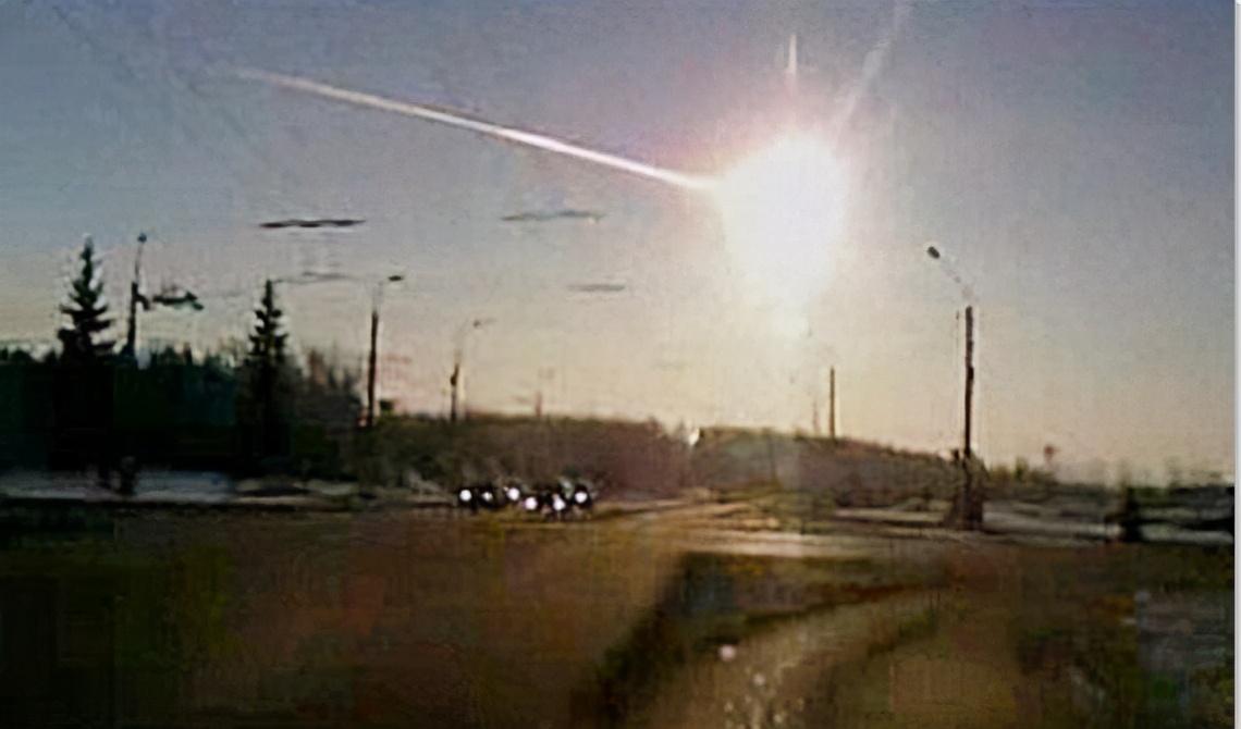 俄罗斯 陨石降落「陨石被不明飞行物击碎真相」